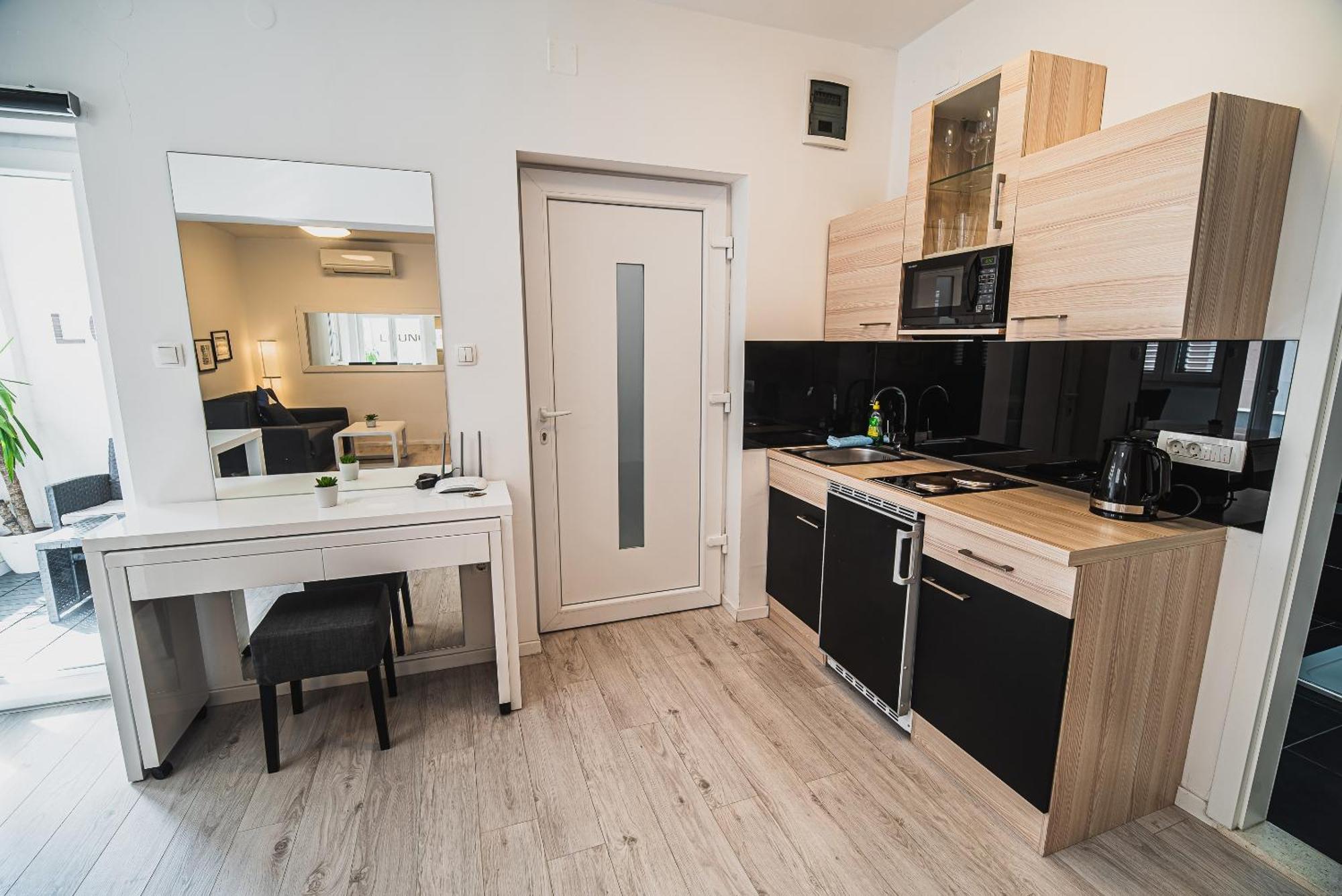 Downtown Park Apartments With Balcony Vodice Room photo